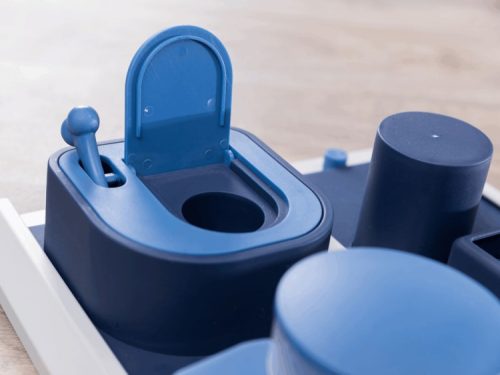 Toilet til små kæledyr i blå farve, perfekt til gnavere som hamster og mus. Ideel til indendørs brug, designet til nem rengøring og komfort for dit kæledyr.