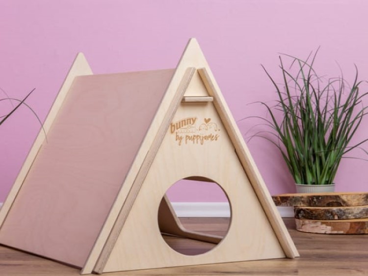 Bn17735 - bunny nature shelter 47x46x60 cm 2 | gnavernes univers Træhus til gnavere fra bunny by puppies, ideelt som legetøj og skjulested til kaniner og mindre kæledyr. Designet i naturligt træ med en hyggelig, pyramideformet struktur. | gnavernes univers