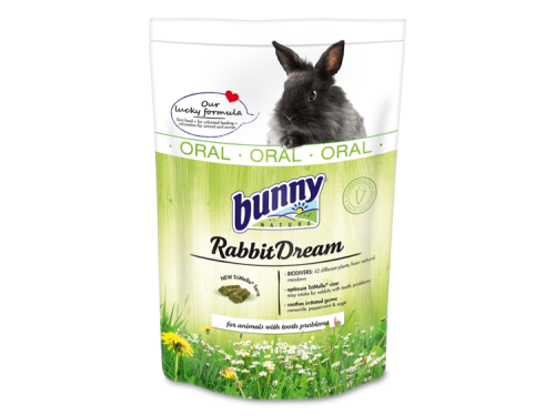 Bunny Nature RabbitDream foder til kaniner, designet til dyr med tandproblemer. Indeholder 42 forskellige planter fra naturlige enge, der understøtter tandpleje og fordøjelse. Ideelt til små kæledyr som kaniner.