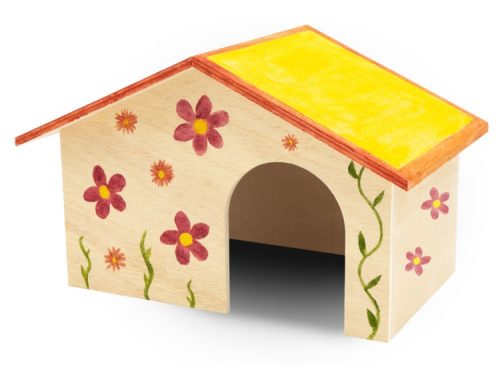 Sød træhytte til gnavere med blomsterdekoration og gul tag, ideel til at skabe et hyggeligt og sikkert hjem for små kæledyr.